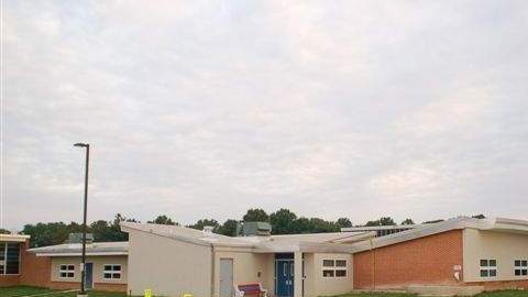 Esta imagen aparece en el anuncio y muestra las instalaciones de The Learning Center.
