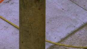 Trabajadores de Con Edison intentaban restaurar el servicio de energía eléctrica  el viernes en Manhattan, Nueva York.