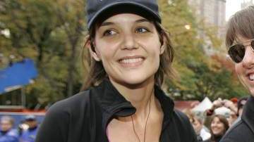 Katie Holmes ha pedido la custodia de Suri (der.) y el divorcio de Tom Cruise.