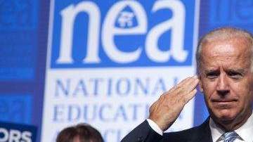 Joe Biden asegura que el plan de Romney y de sus “aliados” en el Congreso “es incrementar la voz de las escuelas privadas”.