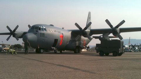 Autoridades dijeron que un avion C-130 MAFFS  se habIa estrellado mientras combatía el incendio forestal en Dakota del Sur.