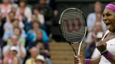 Serena Williams celebra eufórica el boleto  a su octava semifinal.