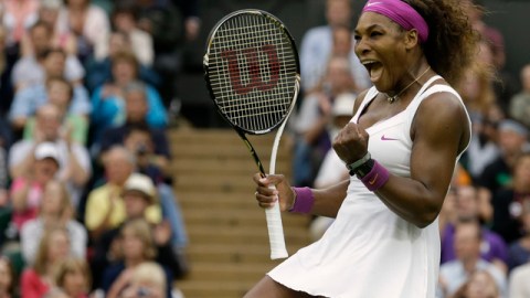 Serena Williams celebra eufórica el boleto a su octava semifinal.
