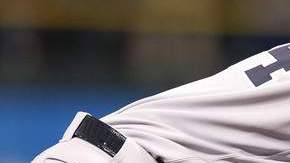 Robinson Canó se lamenta tras una mala jugada en el primer inning.