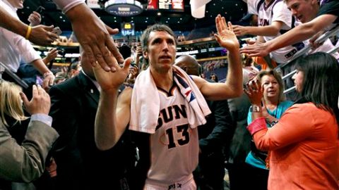 Nash fue símbolo de los Suns en sus duelos contra los Lakers.