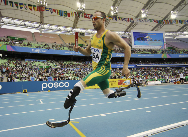 El sudafricano Óscar Pistorius se convierte en el primer deportista con piernas amputadas que podrá competir en una Olimpiada.