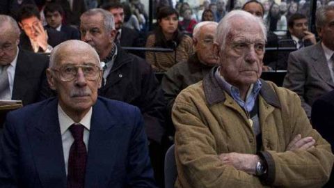 Jorge Rafael Videla (izquierda) y Reynaldo Bignone.