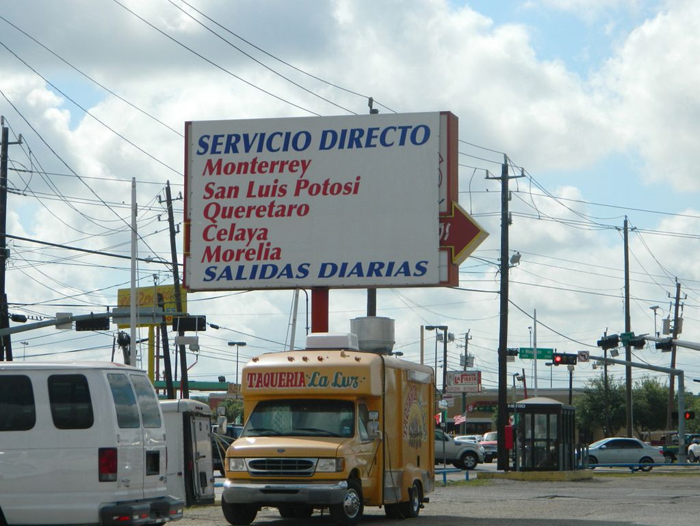 Varias líneas de autobús viajan de Houston a ciudades de México.