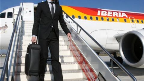 Xavi Alonso cumple 31 años el 25 de noviembre y mide 6 pies de altura.