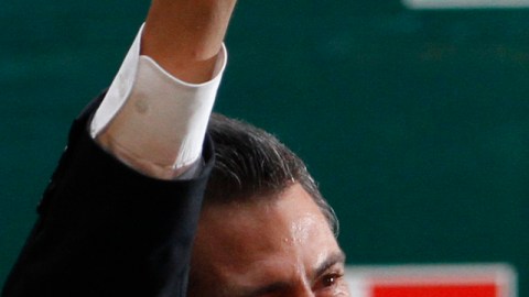 Enrique Peña Nieto saludaba a sus simpatizantes el 1 de julio.