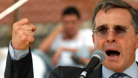 Alvaro Uribe quien ha sido un duro crítico con su sucesor Juan Manuel Santos.