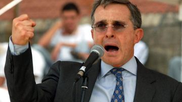 Alvaro Uribe quien ha sido un duro crítico con su sucesor Juan Manuel Santos.