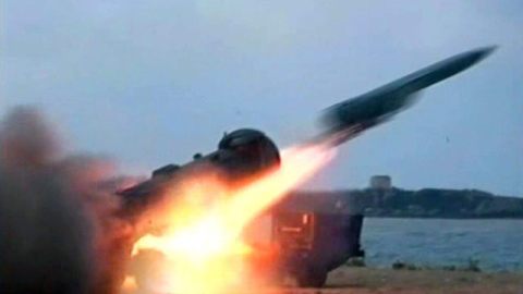 Ejercicio militar de las Fuerzas Armadas de Siria, realizados por varios días en tierra, mar y aire, en las costas del país, ayer.