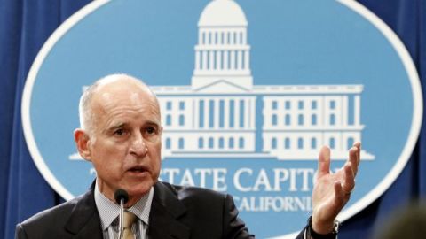 Se espera que el gobernador de California, Jerry Brown, firme la iniciativa que limita la colaboración de la policía local con el Servicio de Inmigración y Aduanas (ICE),.