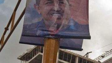 Los observadores advierten que la profunda polarización política y las tensiones crecientes entre aliados y adversarios de Chávez podrían explotar.