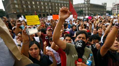 Miembros del movimiento 'Yo soy 132' rechazaron los resultados dados a conocer por el IFE.