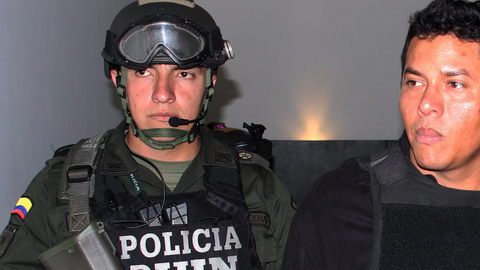 Las autoridades colombianas presentan a Camilo Torres Martínez, alias 'Fritanga' o 'Mentira', supuestamente integrante de la banda narcotraficante Los Urabeños.