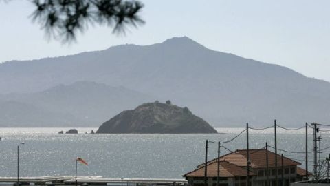 La única manera de llegar a Red Rock, al norte de San Francisco, es por mar o en helicóptero.