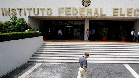 El Instituto Federal Electoral fiscaliza los recursos de los partidos políticos de manera sistemática y permanente.