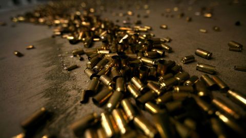 La Operación Rápido y Furioso se realizó en 2009 con la intención de rastrear las armas hasta los capos del narcotráfico, pero los agentes federales perdieron la pista de muchas de las armas que intentaban seguir.