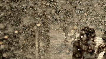 Niños se refrescan en un parque acuático en Atlanta, Georgia.