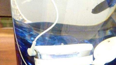 Los desarrollos tecnológicos han permitido desarrollar el procesador Neptuno, primer implante a prueba de agua que además de facilitar una audición muy cercana a la realidad hace posible mantenerla cuando el paciente está bajo la regadera, practica natación o camina bajo la lluvia.