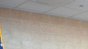 El alcalde Rahm Emanuel y aliados en la biblioteca de la secundaria Little Village Lanwdale High School.