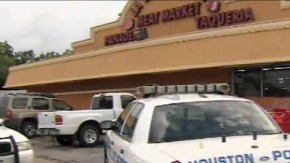 No se informó si los individuos se llevaron mercancía del lugar.