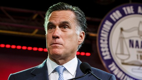 El virtual candidato presidencial republicano  Mitt Romney, en un discurso ante la convención anual de NAACP, ayer, en Houston, Texas.