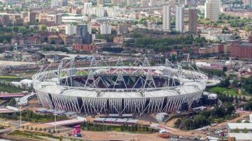 El estadio olímpico luce imponente cerca de Londres, a tan sólo días de la ceremonia inaugural.