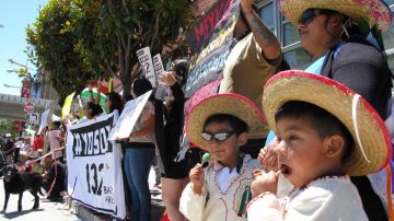 El 7 de julio, simpatizantes del movimiento estudiantil Yo Soy 132 y afiliados al Movimiento de Regeneración Nacional (Morena) marcharon de  Embarcadero, al consulado de México; reclamaron un supuesto fraude en la elección presidencial de ese país.