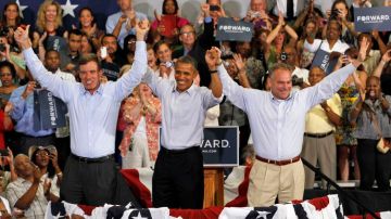 El presidente Barack Obama con el senador Mark Warner y el candidato al Senado Timothy Kaine en Virginia.