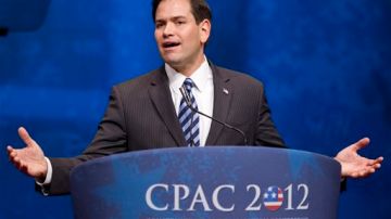 El senador de Florida Marco Rubio habla ante el foro del Comité de Acción Política Conservadora (CPAC) antes de respaldar a la campaña del virtual candidato republicano Mitt Romney