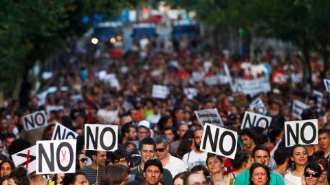 Manifestantes en Madrid se pronuncian con un NO rotundo ante la presión del Gobierno por los durísimos recortes..