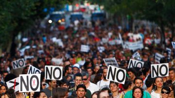 Manifestantes en Madrid se pronuncian con un NO rotundo ante la presión del Gobierno por los durísimos recortes..