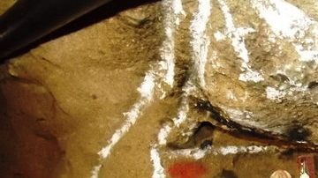 Detalle de altar religioso en 'narcotúnel' encontrado este jueves, en el interior de una empresa de  'Reciclados y Derivados', en Tijuana.