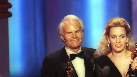 Richard Zanuck y Lili Fini Zanuck al momento de recibir en marzo de 1990 el Oscar a la Mejor Película, por la cinta 'Driving Miss Daisy'.