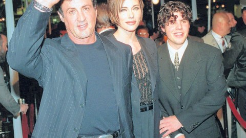 Sage Stallone (der.) en una foto con su padre, el actor Sylvester Stalloney y Jennifer Flavin.