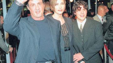 Sage Stallone (der.) en una foto con su padre, el actor  Sylvester Stalloney y Jennifer Flavin.