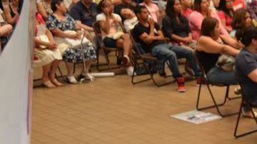 Concurrida participación en los talleres organizados por la Coalición de Illinois pro Derechos de Inmigrantes y Refugiados el sábado en la secundaria Benito Juárez.