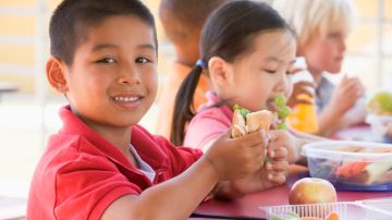 Desde ahora, las escuelas ofrecerán alimentos más saludables.
