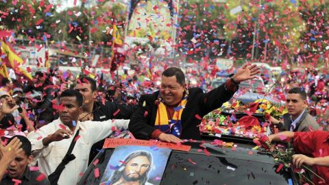 Un informe señala que el Presidente Hugo Chávez usa fondos del Estado para hacer proselitismo a su favor.