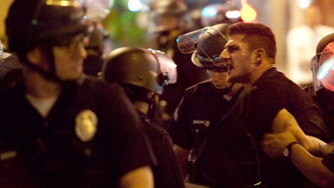 El incidente ocurrió el  12 de julio durante el festival artístico Art Walk a donde acudió Occupy LA.