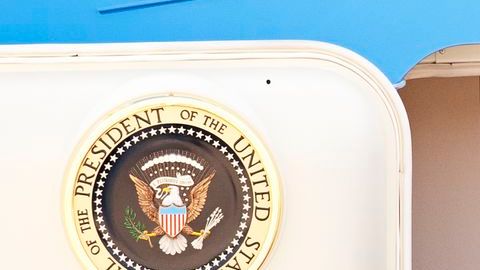 El presidente Obama toma un vuelo con destino a San Antonio, Texas.