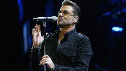 El artista comenzó a sentir los primeros síntomas tres semanas antes del colapso, cuando una subida de temperatura le forzó a cancelar su concierto en el Royal Albert Hall de Londres.