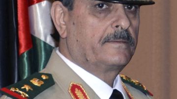 Presentan al nuevo ministro de Defensa, general Fahd Jasem al Freij, en Damasco, Siria, ayer..