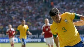 Silva entró en un paquete que también incluyó a Zlatan Ibrahimovic para el PSG.