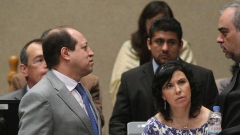Los consejeros Marco Antonio Baños y Alfredo Figueroa, durante una Sesión Extraordinaria  del Consejo General del IFE.