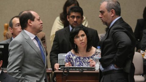 Los consejeros Marco Antonio Baños y Alfredo Figueroa, durante una Sesión Extraordinaria del Consejo General del IFE.
