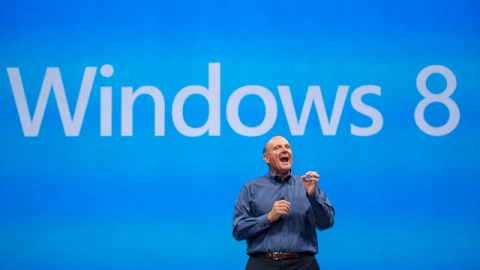 Steve Ballmer, director ejecutivo de Microsoft, explica detalles del sistema operativo Windows 8, del cual se muestra optimista.